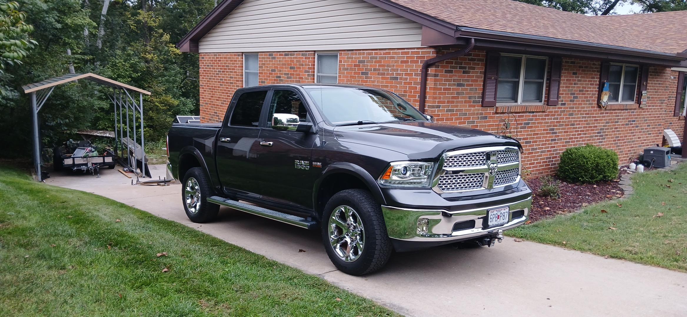 Used 2017 RAM 1500 Laramie w/ Convenience Group AWD/4WD image 1