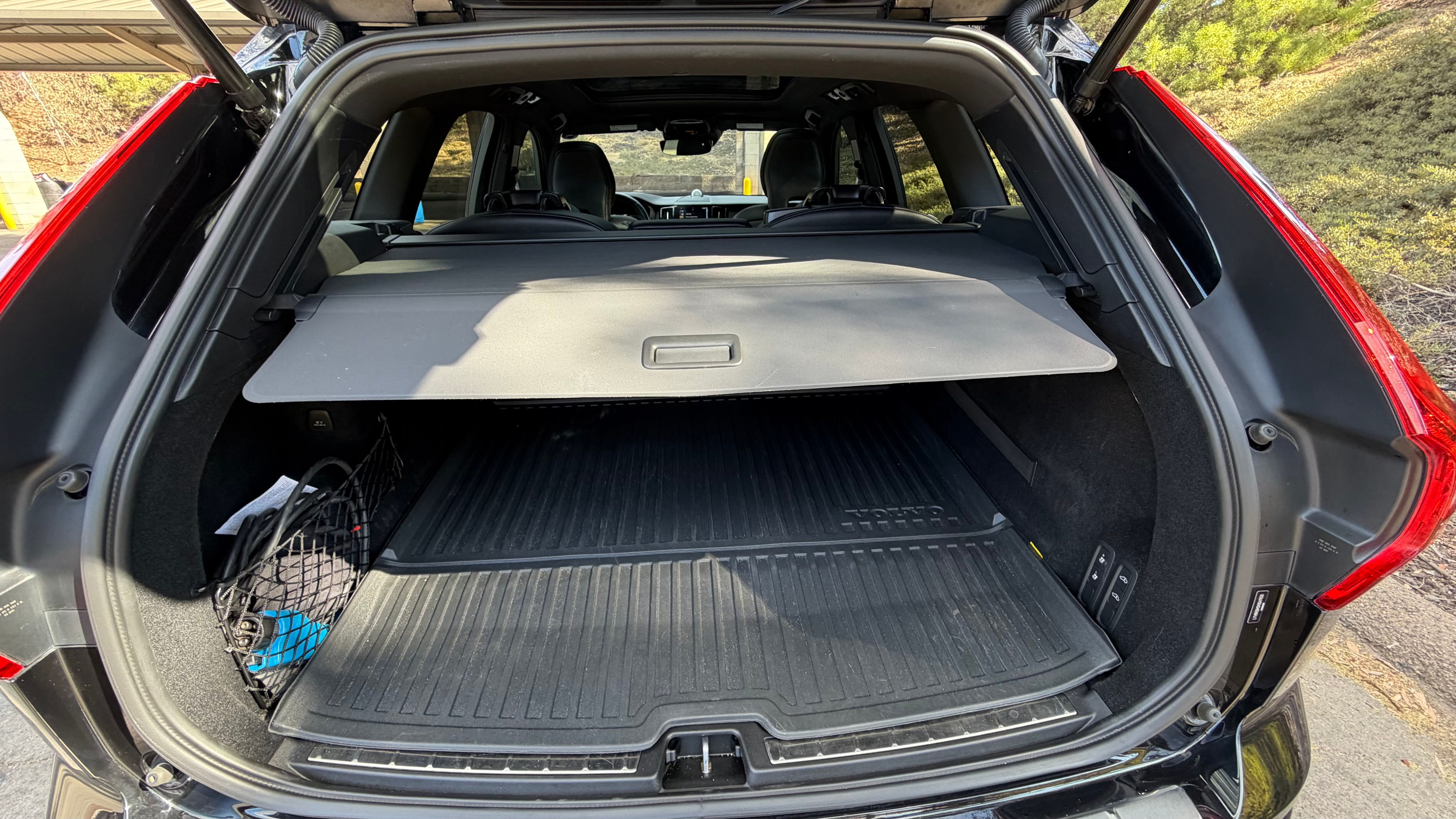 Used 2019 Volvo XC60 T8 R-Design w/ Advanced Package AWD/4WD image 24