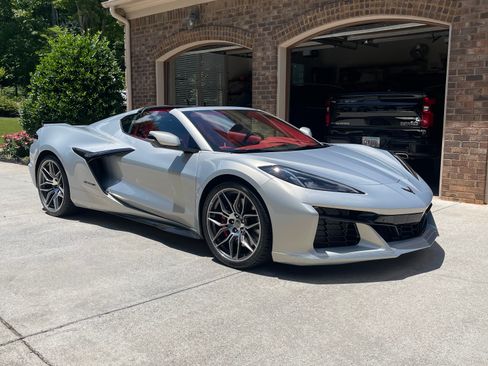 Used 2023 Chevrolet Corvette Z06 w/ Engine Appearance Package RWD image 2