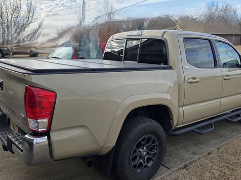 Used 2017 Toyota Tacoma SR5 w/ Tow Package image 1