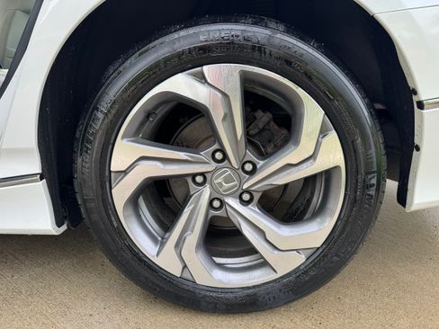 Used 2018 Honda Accord EX image 11