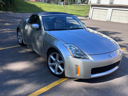Used 2004 Nissan 350Z Touring RWD image 8