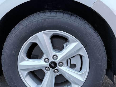 Used 2023 Ford Edge SE AWD/4WD image 5
