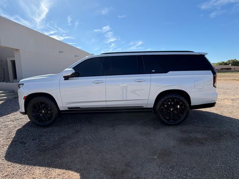 Used 2023 Cadillac Escalade ESV Sport Platinum image 4