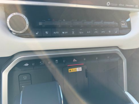 Used 2023 Toyota Sequoia Capstone image 17