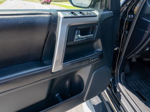 Used 2015 Toyota 4Runner Limited image 21