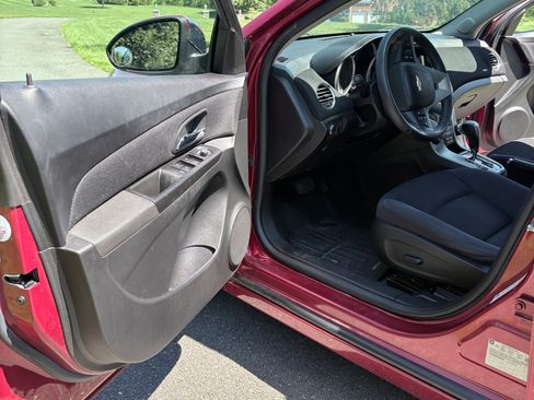 Used 2014 Chevrolet Cruze LT FWD image 11