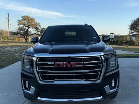 Used 2022 GMC Yukon XL SLT w/ SLT Luxury Package image 2