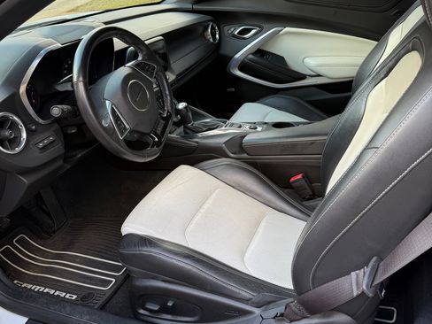 Used 2017 Chevrolet Camaro LT image 4
