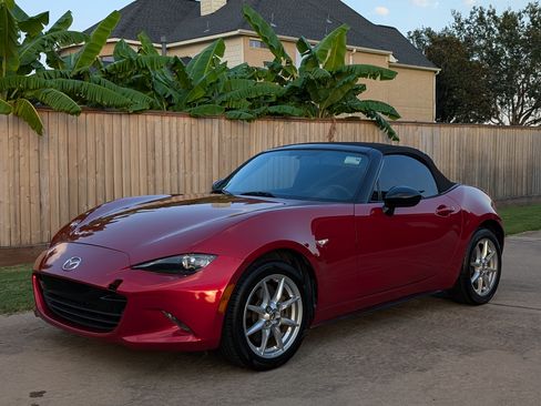 Used 2017 MAZDA MX-5 Miata Sport image 11