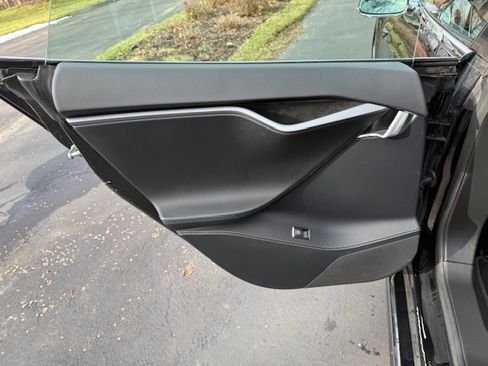 Used 2020 Tesla Model S Long Range Plus image 17