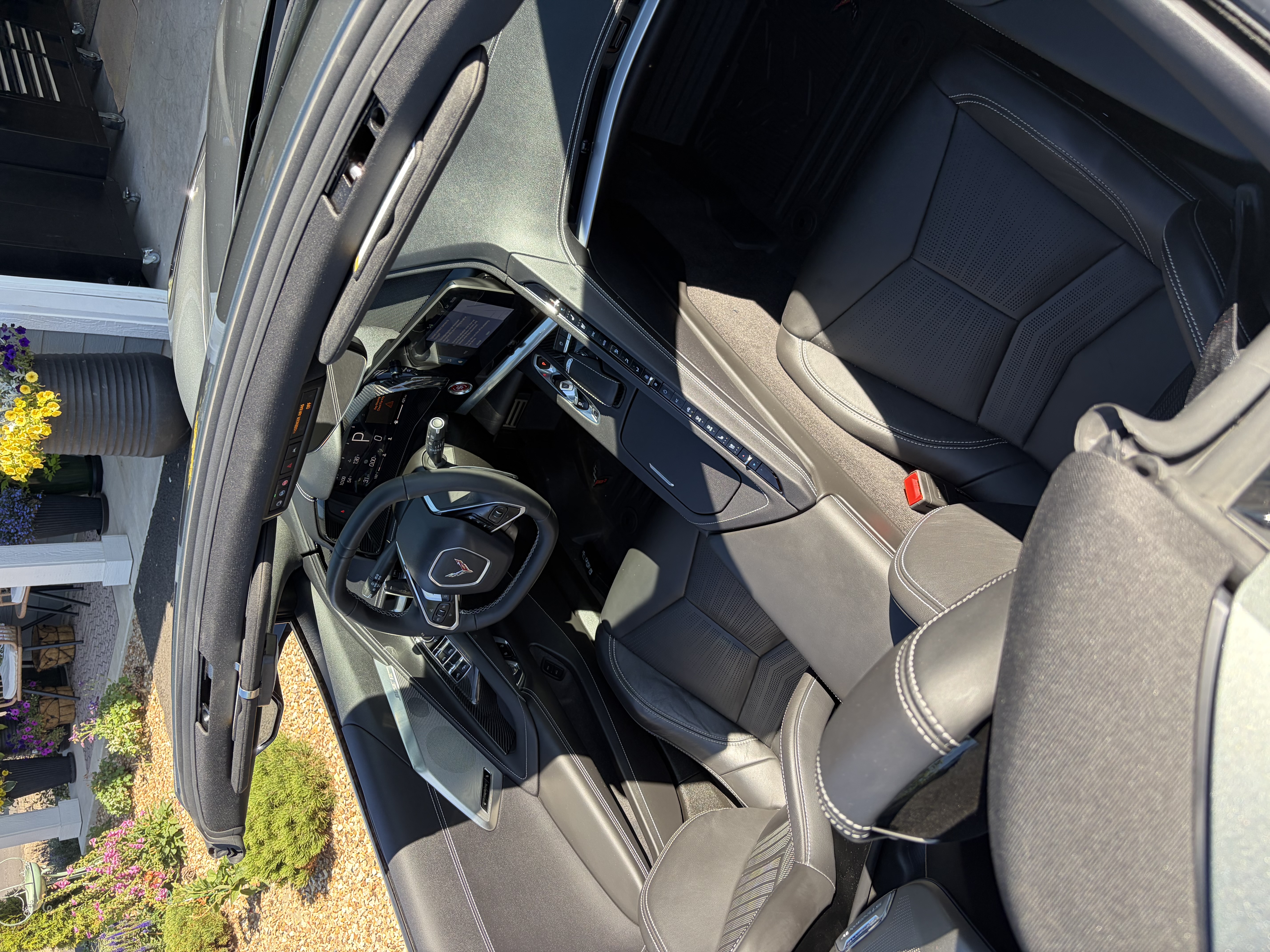 Used 2024 Chevrolet Corvette Stingray Preferred Conv w/ Z51 Performance Package RWD image 9