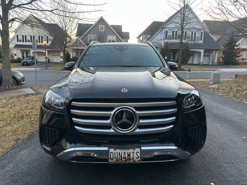 Used 2025 Mercedes-Benz GLS 450 4MATIC image 4