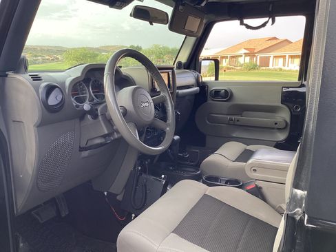Used 2010 Jeep Wrangler Rubicon w/ PWR Convenience Group AWD/4WD image 15