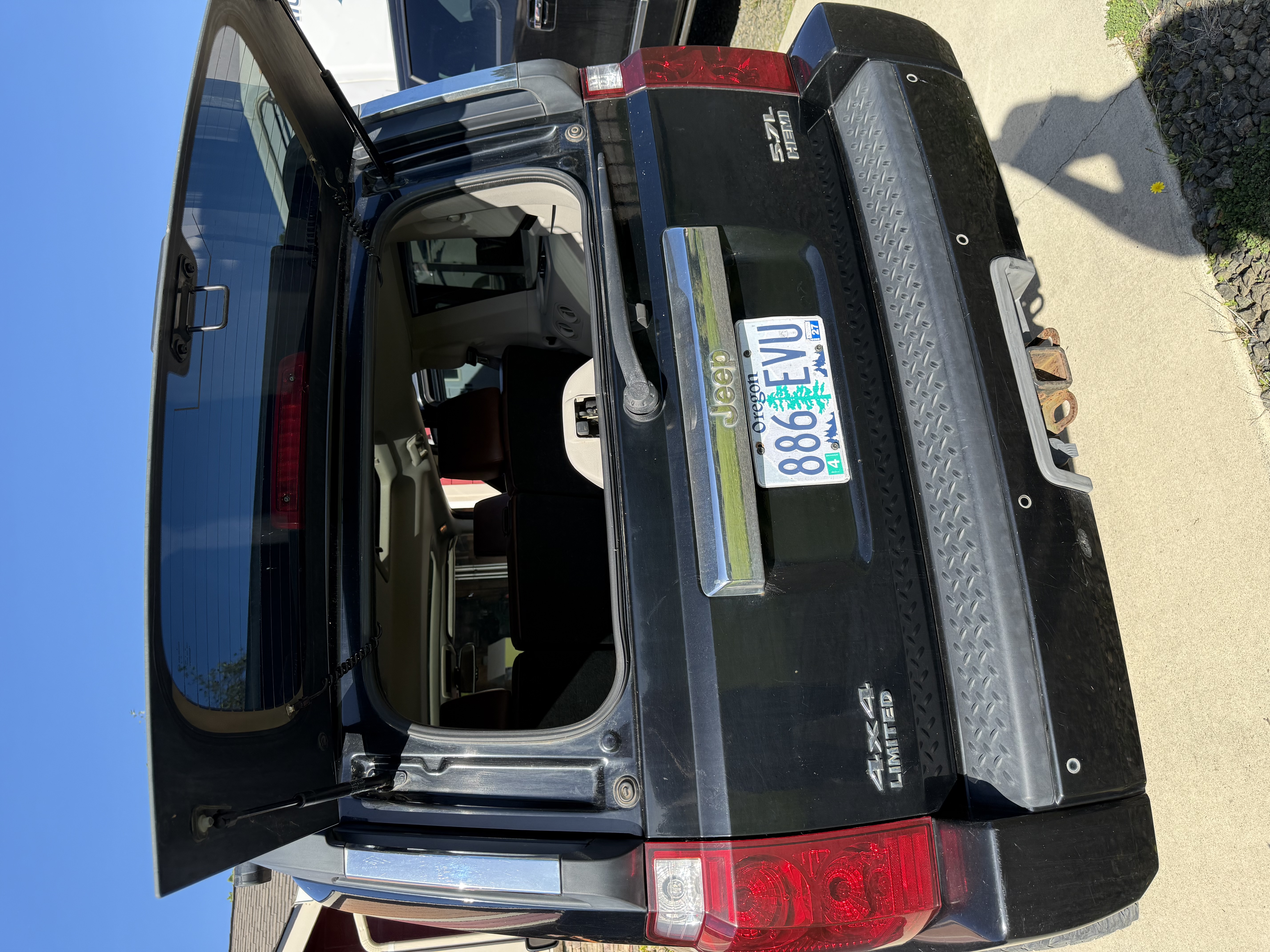 Used 2006 Jeep Commander Limited w/ Trailer Tow Group IV AWD/4WD image 15