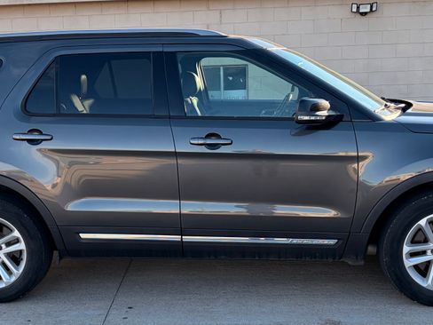 Used 2016 Ford Explorer XLT w/ Equipment Group 202A image 25