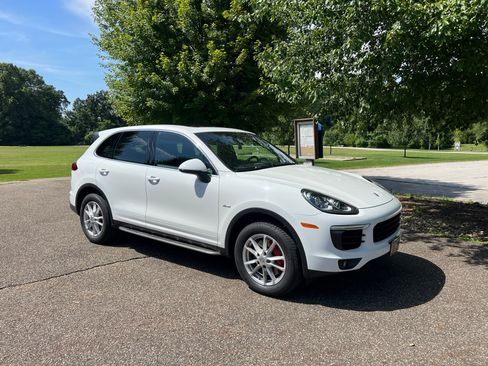 Used 2015 Porsche Cayenne Diesel image 1