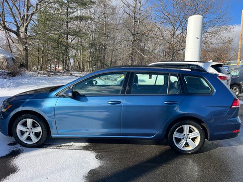 Used 2018 Volkswagen Golf SE image 1