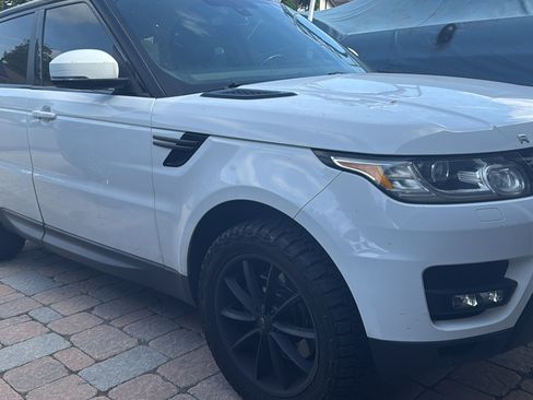 Used 2015 Land Rover Range Rover Sport SE image 14