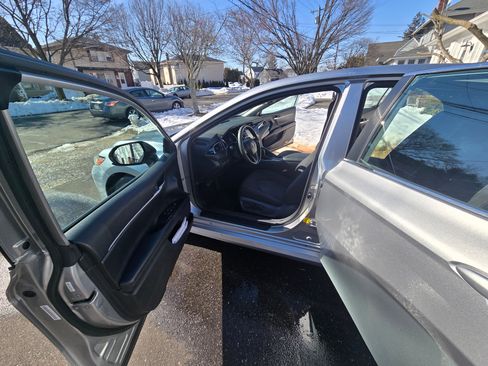 Used 2019 Toyota Camry LE image 8