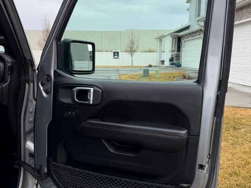 Used 2020 Jeep Gladiator Overland image 15