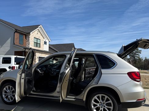 Used 2015 BMW X5 xDrive35d image 9