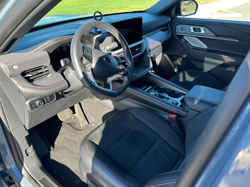 Used 2025 Ford Explorer ST image 5
