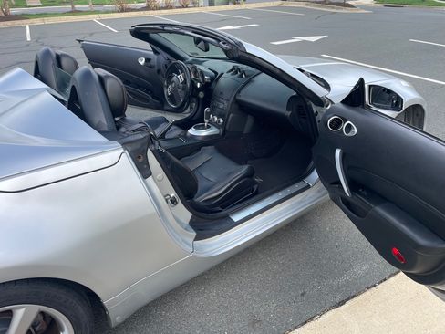 Used 2006 Nissan 350Z Enthusiast w/ (S02) Side Air Bags Pkg image 15