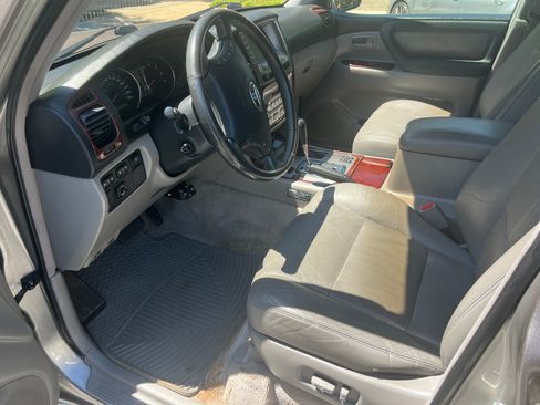 Used 2005 Toyota Land Cruiser AWD/4WD image 28