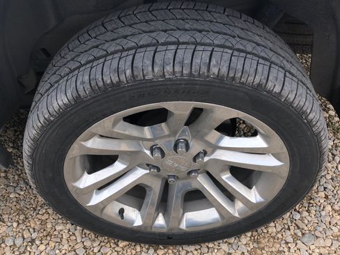 Used 2019 GMC Yukon SLT w/ Premium Edition image 9