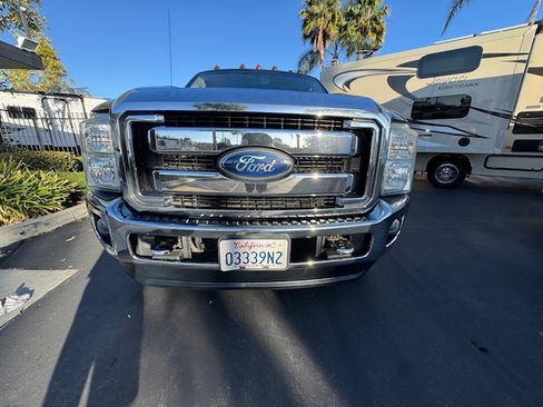 Used 2011 Ford F250 Lariat w/ Lariat Ultimate Pkg image 4