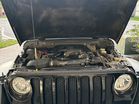Used 2018 Jeep Wrangler Unlimited Sport image 9