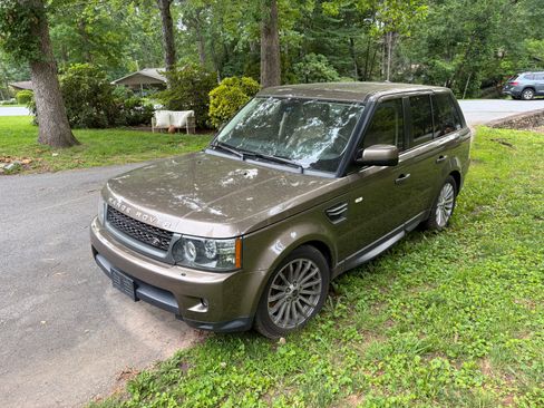 Used 2011 Land Rover Range Rover Sport HSE AWD/4WD image 2