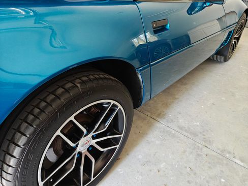 Used 1995 Chevrolet Corvette Coupe image 16