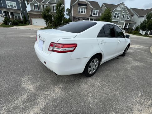 Used 2011 Toyota Camry LE FWD image 29