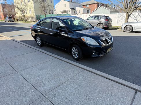 Used 2012 Nissan Versa 1.8 S w/ SL Tech Pkg image 2