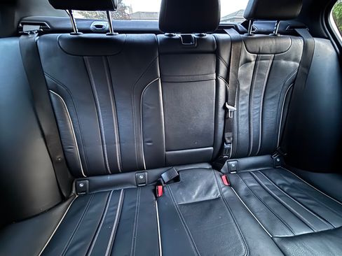 Used 2018 BMW 530e RWD image 26