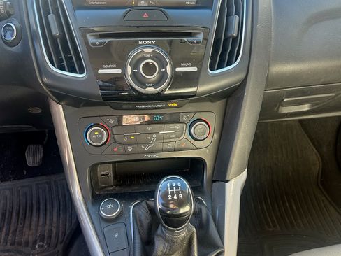 Used 2015 Ford Focus Titanium w/ Titanium Cold Weather Package image 16