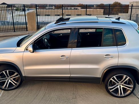 Used 2017 Volkswagen Tiguan SEL image 11