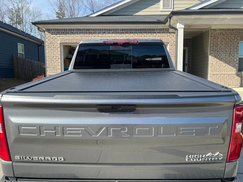 Used 2021 Chevrolet Silverado 1500 High Country w/ Technology Package image 6