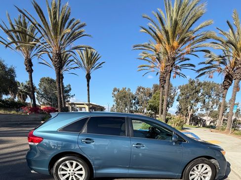 Used 2010 Toyota Venza image 2