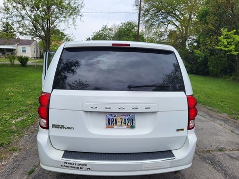 Used 2017 Dodge Grand Caravan SE FWD image 5