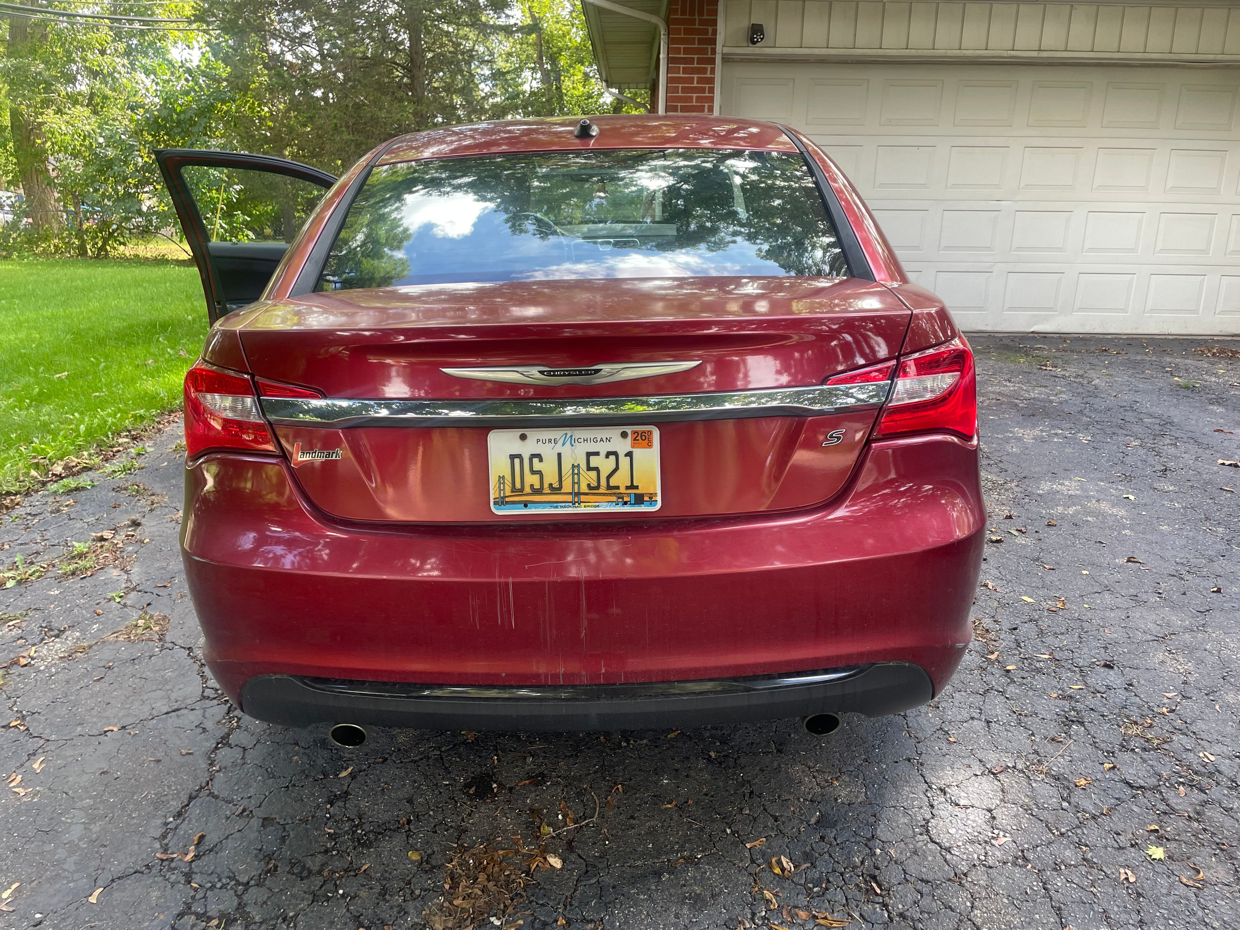 Used 2013 Chrysler 200 Limited FWD image 2