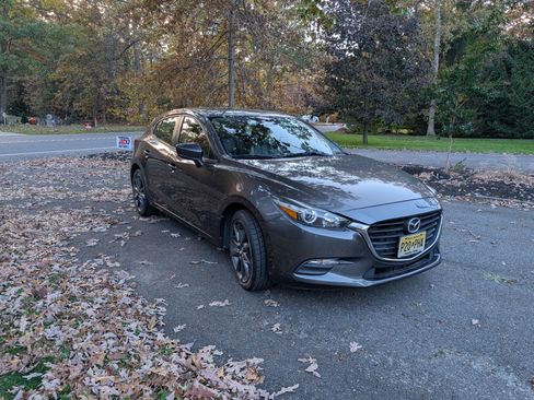 Used 2018 MAZDA MAZDA3 Touring image 2