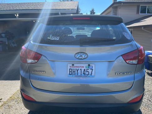 Used 2010 Hyundai Tucson GLS image 11