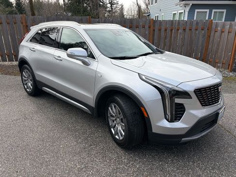 Used 2021 Cadillac XT4 Premium Luxury image 1