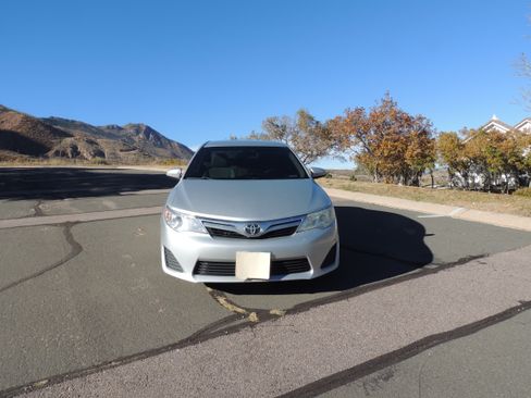 Used 2013 Toyota Camry LE image 1