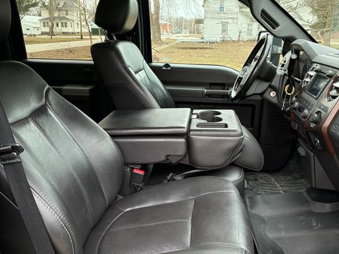 Used 2012 Ford F350 Lariat w/ Lariat Interior Pkg image 4