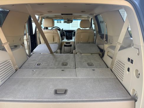 Used 2015 Cadillac Escalade Luxury AWD/4WD image 10