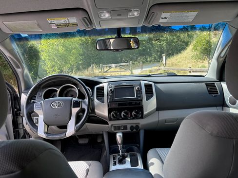 Used 2013 Toyota Tacoma PreRunner w/ SR5 Pkg RWD image 12